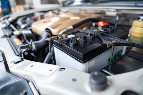 Auomobile repair, machine batteries car engine checking car battery cleaning for customers
